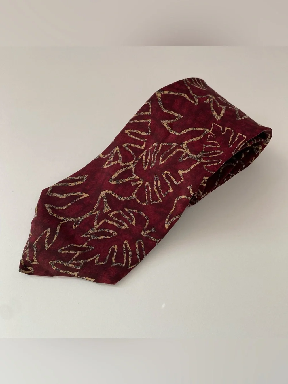 Chaps Ralph Lauren Burgundy Tie with Leaf Pattern 100% silk Made in USA